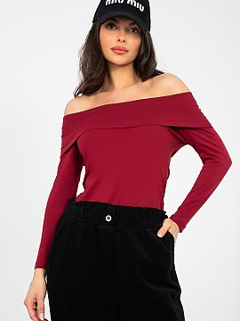 Bluzka Rue Paris  Stylish everyday blouse with a fitted cut, which beautifully accentuates the silhouette and ensures comfortable wear. The model in a classic