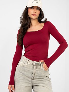 Blouse Rue Paris  A classic basic blouse with a fitted cut is a must-have in every wardrobe. Ideal for everyday wear, it works great in casual stylings, both 