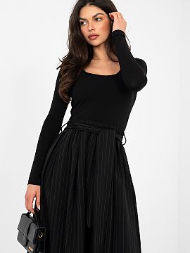 Blouse Rue Paris  A classic basic blouse with a fitted cut is a must-have in every wardrobe. Ideal for everyday wear, it works great in casual stylings, both 