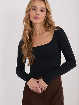 Bluzka Factory Price  The fitted women\'s longsleeve blouse in a casual style is an ideal choice for everyday outfits. The smooth pattern gives it a universal cha