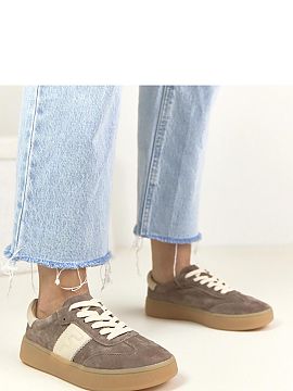 Sports footwear Solea  Stylish and comfortable sports shoes that perfectly combine urban casualness with timeless elegance. Made of high-quality natural suede leat