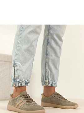 Sport Shoes Solea  Universal sports shoes made of high quality natural suede leather, which combine classic design with everyday comfort. The soft and carefull