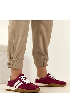 Sports footwear Solea  Classic sports shoes made of high-quality natural suede leather that combine timeless style with everyday comfort. The soft, carefully finis