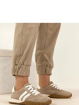 Sports footwear Solea  Classic sports shoes made of high-quality natural suede leather, which combine timeless style with everyday comfort. The soft, carefully fin