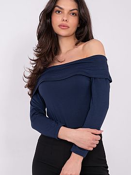 Bluzka Factory Price  Stylish everyday blouse with a fitted cut, which beautifully emphasizes the silhouette and ensures comfort when wearing. The model in a clas