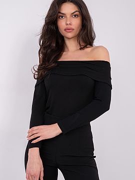Bluzka Factory Price  Stylish everyday blouse with a fitted cut that beautifully emphasizes the silhouette and ensures comfort when wearing. The model in a classi