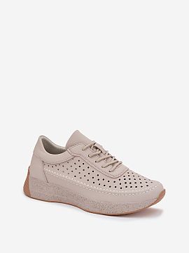 Sports footwear Step in style