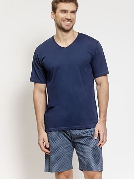 Pyjama Taro  Men\'s pajamas consisting of a short-sleeved shirt and shorts are the perfect combination of comfort and style. The V-neck shirt gives the w