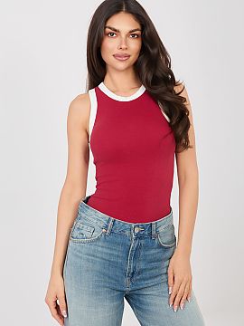 Top Sublevel  A women\'s tank top is the perfect choice for lovers of casual, everyday styling. The sleeveless model with a classic, round neckline beauti