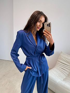 long sleeve shirt Roco Fashion  The elegant shirt with a cut inspired by a blazer stands out with a delicate tie at the waist, subtle button fastening, and vertical stripes