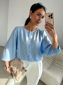 Bluzka Roco Fashion  Light, elegant blouse with a loose cut, subtly dropping sleeves and delicate button fastening combines comfort with modern, feminine aesthet