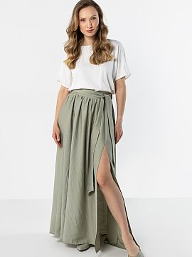 Long skirt awama  Flowy maxi skirt in a feminine style that combines comfort and style. The high waist emphasizes the waist, and the wide tie adds an elegant 
