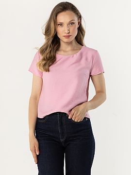 Bluzka awama  A light blouse with a simple, loose cut is a universal wardrobe piece that will work great in everyday stylings. The round neckline subtly a