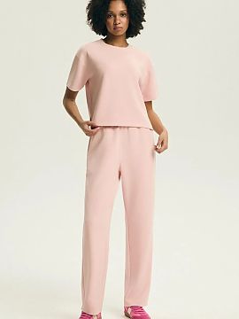 Pyjama Henderson  Women\'s pajamas created with comfort and freedom in mind, perfect for both sleeping and as comfortable homewear for lazy mornings and eveni