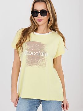 Bluzka Relevance  Stylish and comfortable everyday blouse in a casual edition, perfect for everyday wear. The model has a classic, round neckline finished wit