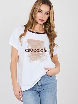 Bluzka Relevance  Stylish and comfortable everyday blouse in a casual edition, perfect for everyday wear. The model has a classic, round neckline finished wit