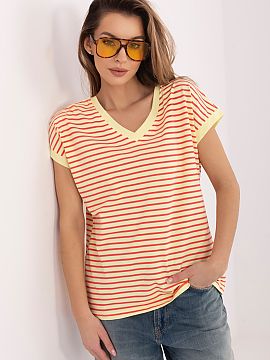 T-shirt Relevance  Stylish women\'s t-shirt in a casual style, perfect for everyday wear and daily occasions. The standard length model has short sleeves and a