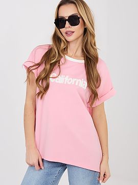 Bluzka Relevance  Stylish and comfortable everyday blouse in a casual version, perfect for daily styling. The model has a classic, round neckline finished wit