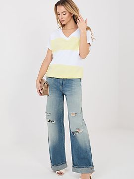 Bluzka Relevance  Stylish women\'s blouse in a casual version, perfect for everyday wear. The model of standard length has short sleeves and a feminine V-neck