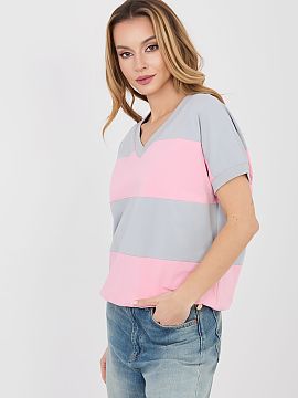 Bluzka Relevance  Stylish women\'s blouse in a casual edition, perfect for everyday wear. The model of standard length has short sleeves and a feminine V-neck