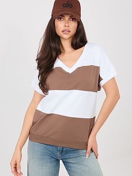 Bluzka Relevance  Stylish women\'s blouse in a casual version, perfect for everyday wear. The model of standard length has short sleeves and a feminine V-neck