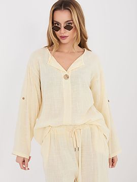 Bluzka Italy Moda  Daily blouse made of high quality cotton, which ensures comfort and breathability throughout the day. The smooth pattern makes the blouse ve