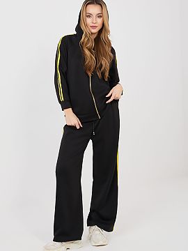 Complete Rue Paris  Women\'s tracksuit set consisting of a sweatshirt and pants, perfect for everyday casual stylizations. The smooth pattern makes the set look