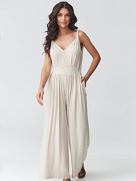 Suit Makadamia  Stylish women\'s jumpsuit with straps is the perfect choice for women looking for a combination of elegance and comfort. The light, flowing 