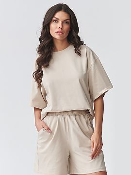 Complete Makadamia  Stylish women\'s set consisting of a loose blouse with short sleeves and comfortable shorts is an ideal proposition for women who appreciate