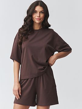 Complete Makadamia  Stylish women\'s set consisting of a loose blouse with short sleeves and comfortable shorts is an ideal proposition for women who value comf
