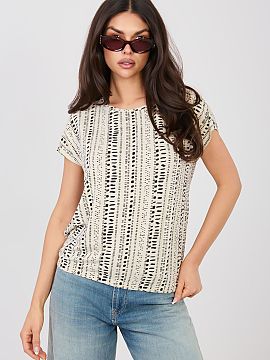 Bluzka Sublevel  Stylish everyday blouse is a perfect choice for women who value comfort and a fashionable look in their daily stylings. Thanks to its univer