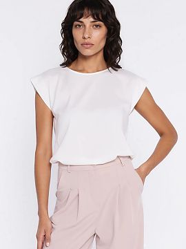 Bluzka Nife  Blouse in a classic, regular cut, providing comfort and freedom of movement. Made of lightweight and pleasant to the touch viscose, it will 