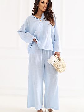 Women's pants Italy Moda  Stylish women\'s wide leg trousers that combine comfort with a fashionable, casual style. The model has wide legs, providing full freedom of