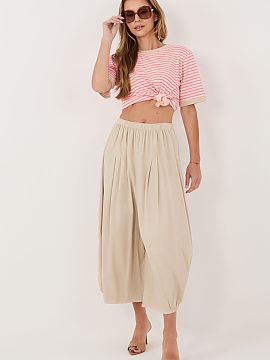 corduroy trousers Italy Moda  Women\'s corduroy pants with a loose Aladdin-style cut, perfect for everyday wear. Made of soft and pleasant to the touch cotton, they provi