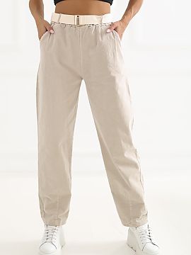 corduroy trousers Italy Moda  Women\'s corduroy pants in a trendy carrot cut, perfect for everyday wear. Made of high-quality cotton blend with elastane, they provide com