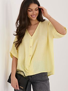 Short sleeve shirt Italy Moda  Women\'s shirt with a light and comfortable cut, perfect for everyday stylizations. Made of a pleasant to the touch fabric that is a combina