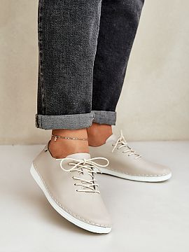 Shoes Step in style  Women\'s shoes made of natural leather, ensuring durability and elegance. Set on a flat sole. Rounded toes. Lacing allows for a perfect fit 