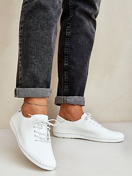 Shoes Step in style  Women\'s shoes made of natural leather, providing durability and elegance. Set on a flat sole. Rounded toes. Lacing allows for a perfect fit