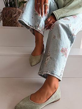 Balerinki Step in style  Women\'s ballet flats made of eco-suede are a stylish and comfortable option for everyday wear. The flat design ensures comfort when wearing