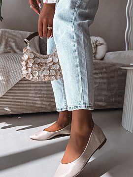 Balerinki Step in style  Women\'s ballet flats made of eco leather are an elegant and comfortable option for everyday wear. The lightweight design makes the shoes pe