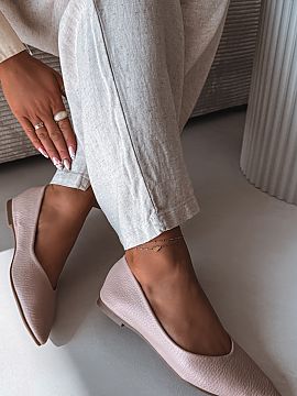 Balerinki Step in style  Women\'s ballet flats made of eco-leather are an elegant and comfortable choice for everyday wear. The lightweight design makes the shoes pe