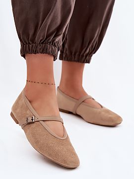 Balerinki Step in style  Women\'s ballerina flats made of eco-suede are an elegant and comfortable everyday option. The soft material gives the footwear a subtle loo