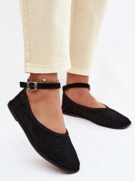 Balerinki Step in style  Women\'s ballet flats made of natural suede by Big Star are an elegant model with a feminine character. The soft, suede upper provides comfo
