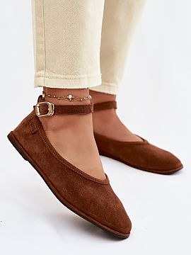 Balerinki Step in style  Women\'s ballet flats made of natural suede by Big Star are an elegant model with a feminine character. The soft suede upper ensures comfort