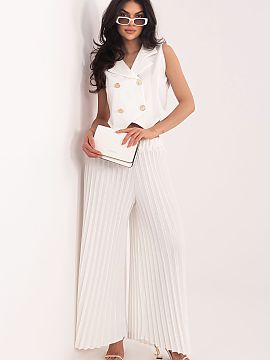 Complete Italy Moda  A women\'s set consisting of a vest and trousers is an elegant and versatile proposal that will work well in everyday stylizations, for work