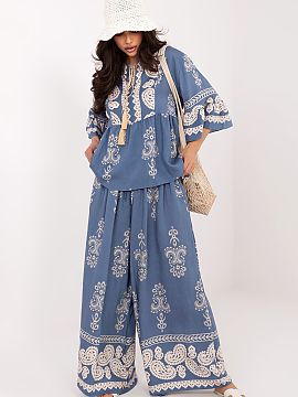 Complete Italy Moda  The women\'s boho set is a light and stylish proposition perfect for everyday wear. The loose fit and trendy print give the whole a unique, 
