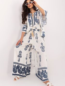 Complete Italy Moda  The women\'s boho set is a light and stylish proposition perfect for everyday wear. The loose fit and trendy print give the whole a unique, 