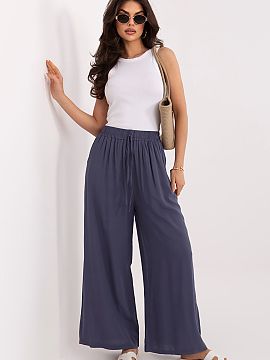 Women's pants Italy Moda  Women\'s palazzo trousers are an ideal everyday option for women who value comfort and timeless style. The smooth pattern gives them a unive