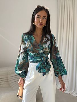 Bluzka Roco Fashion  Stylish blouse with a wrap-around design with an eye-catching waist tie subtly accentuates the silhouette and attracts attention with a deco