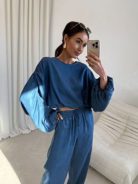 Bluzka Roco Fashion  Loose blouse in a modern, slightly shortened style delights with softly falling material and wide sleeves with delicate gathering. The comfo